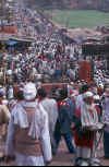 206 Dehli IN - folla alla moschea.jpg (413691 byte)