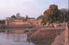 286 Varanasi IN - ghat.jpg (376233 byte)